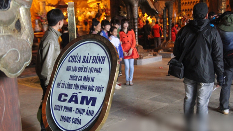 Lưu ý và tuân thủ qui định nơi trang nghiêm